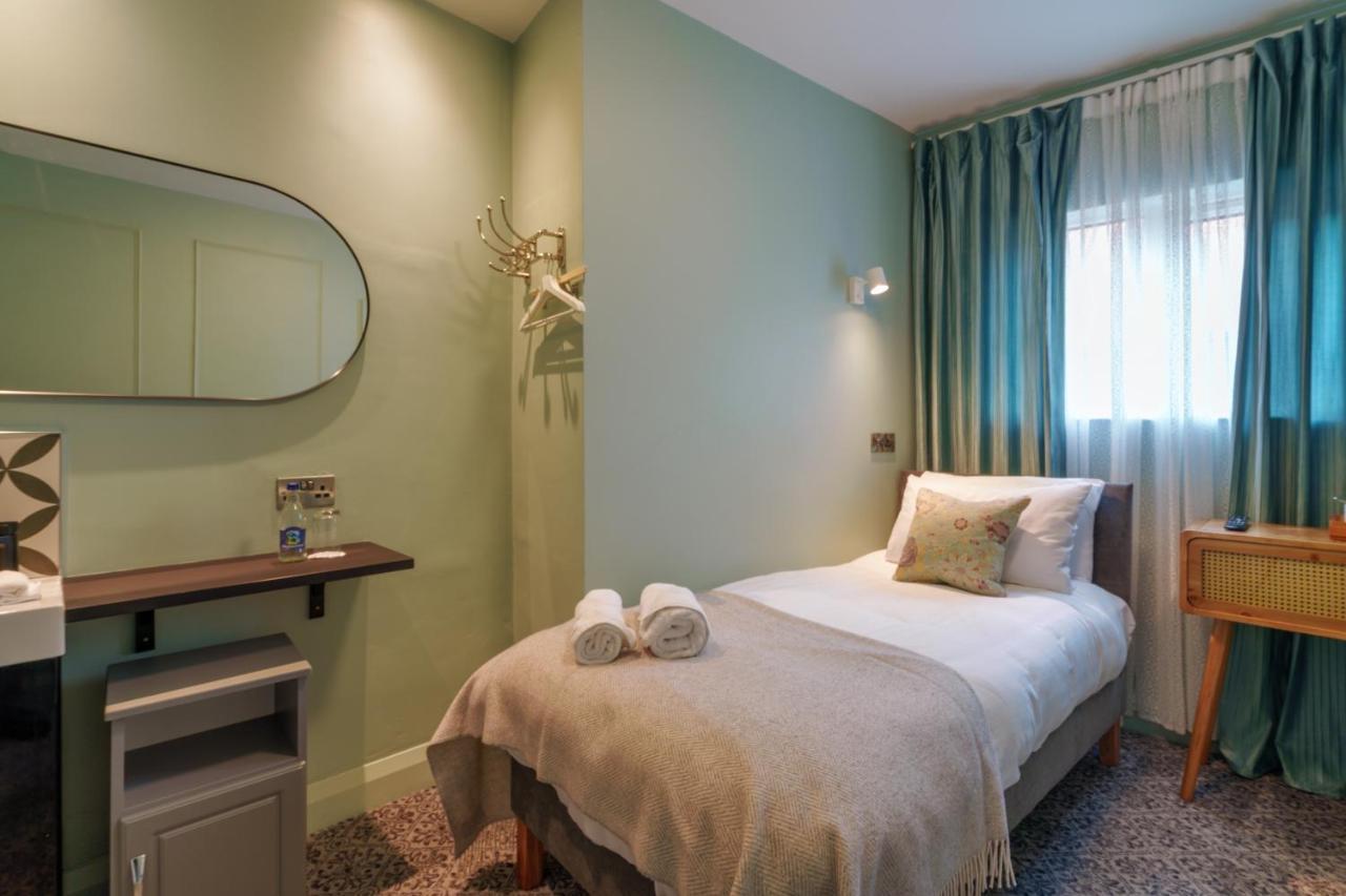 Topper'S Rooms Guest Accommodation Carrick-on-Shannon Exterior photo