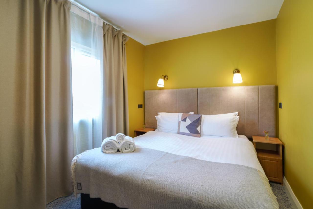 Topper'S Rooms Guest Accommodation Carrick-on-Shannon Exterior photo