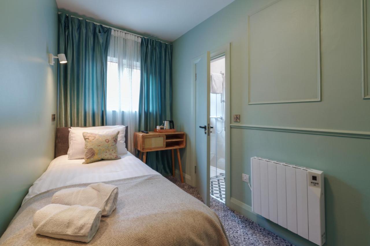 Topper'S Rooms Guest Accommodation Carrick-on-Shannon Exterior photo