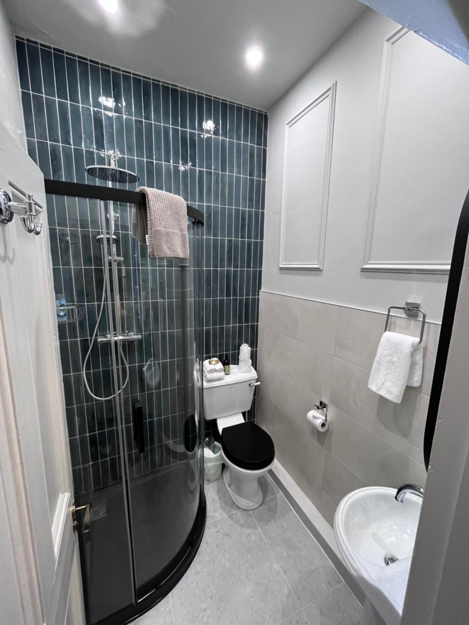 Topper'S Rooms Guest Accommodation Carrick-on-Shannon Exterior photo