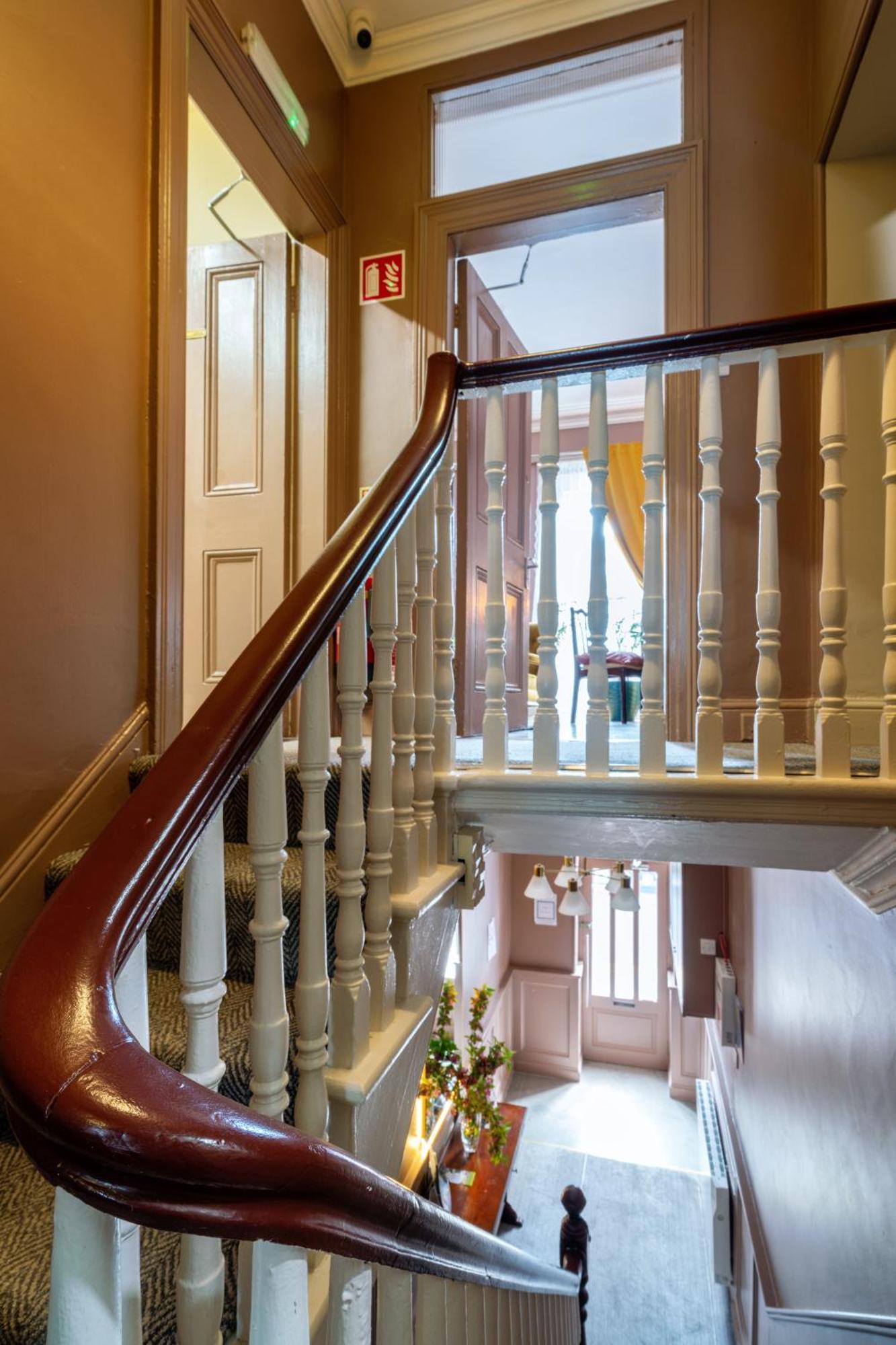 Topper'S Rooms Guest Accommodation Carrick-on-Shannon Exterior photo